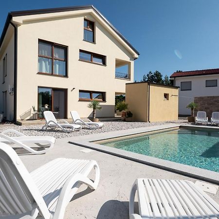 Apartments Kras 24 With Pool Sezana Bagian luar foto