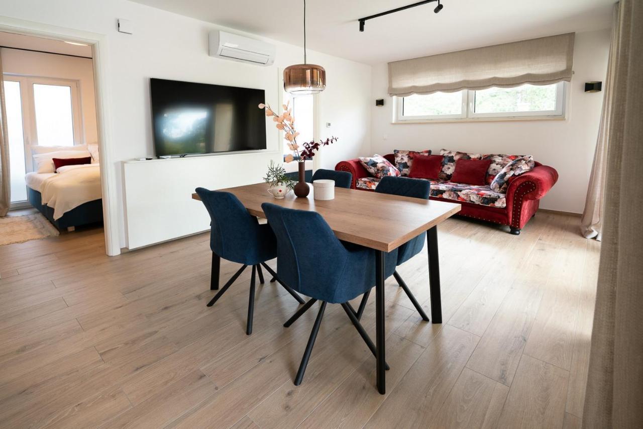 Apartments Kras 24 With Pool Sezana Bagian luar foto