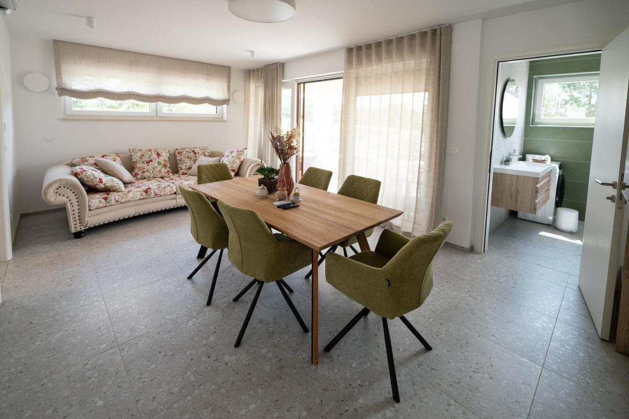 Apartments Kras 24 With Pool Sezana Bagian luar foto