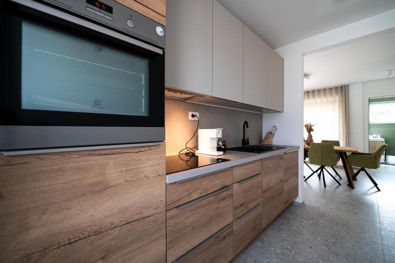 Apartments Kras 24 With Pool Sezana Bagian luar foto