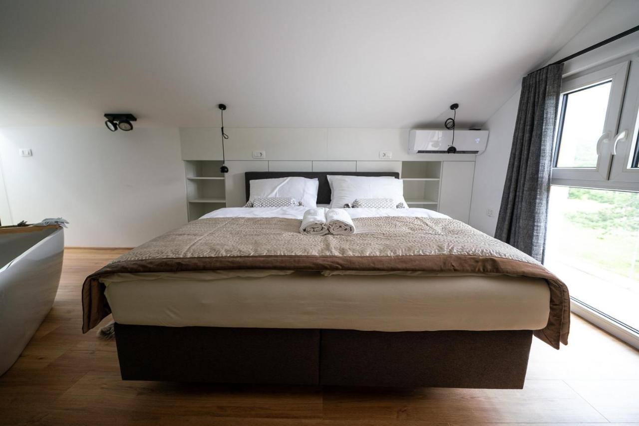 Apartments Kras 24 With Pool Sezana Bagian luar foto