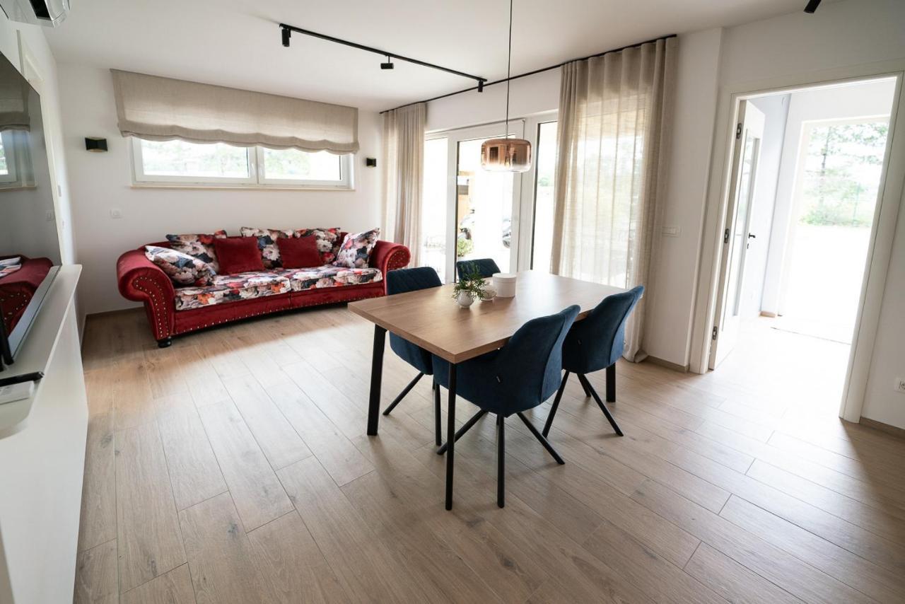 Apartments Kras 24 With Pool Sezana Bagian luar foto
