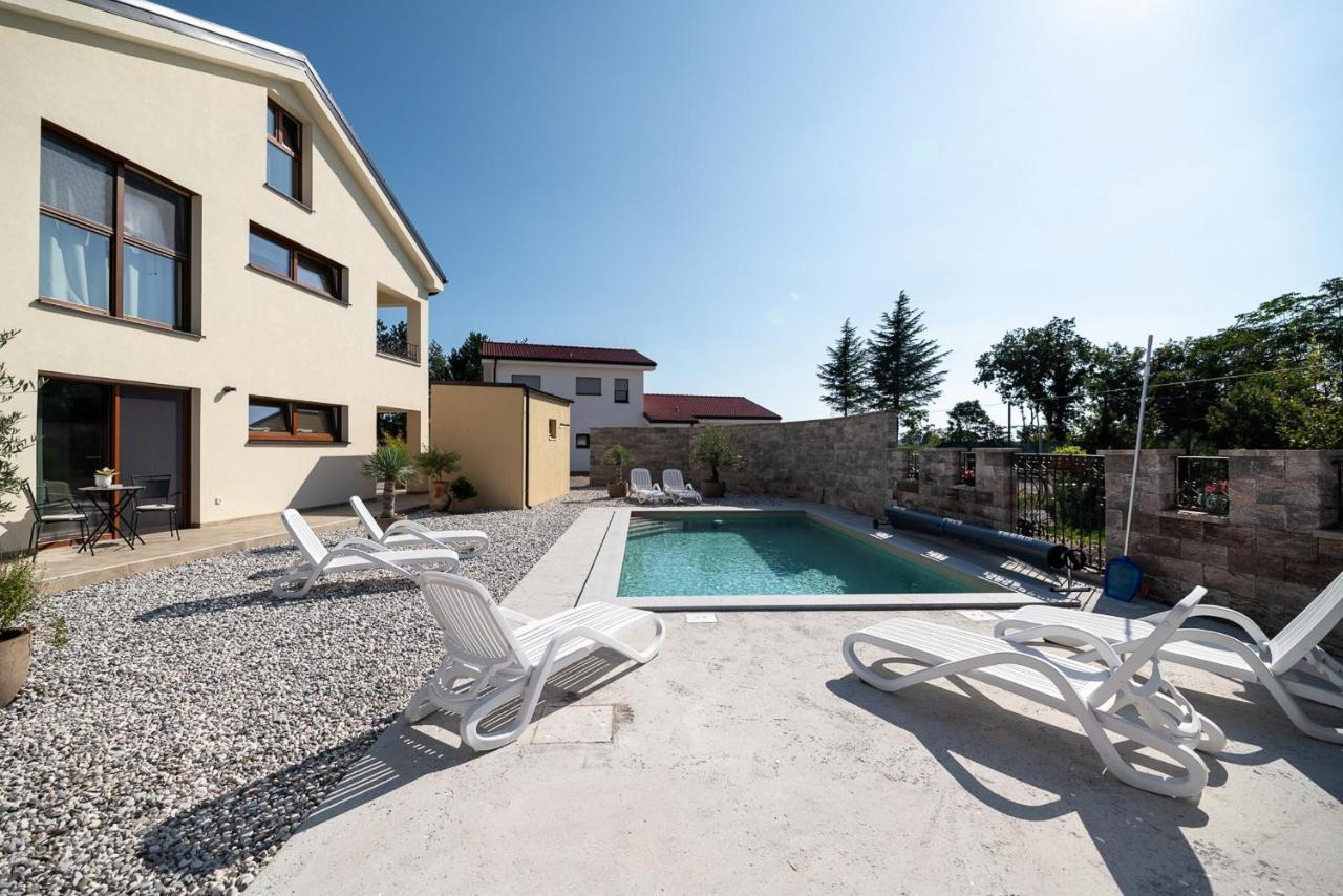 Apartments Kras 24 With Pool Sezana Bagian luar foto