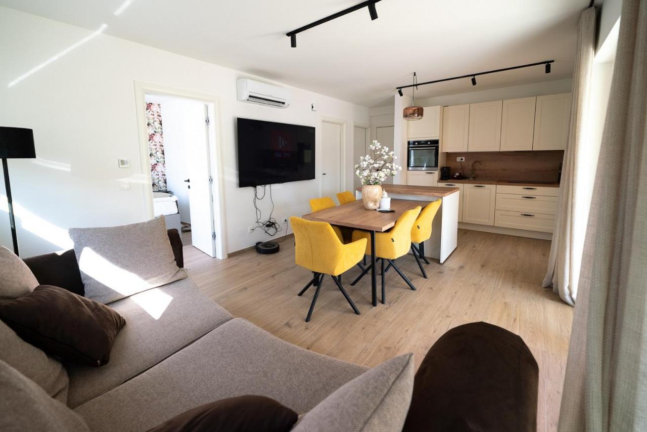 Apartments Kras 24 With Pool Sezana Bagian luar foto