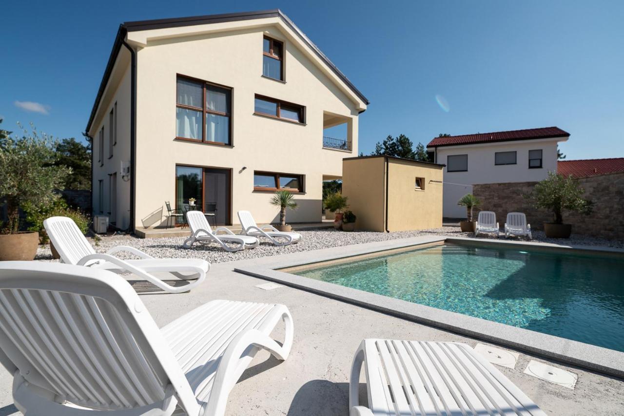 Apartments Kras 24 With Pool Sezana Bagian luar foto