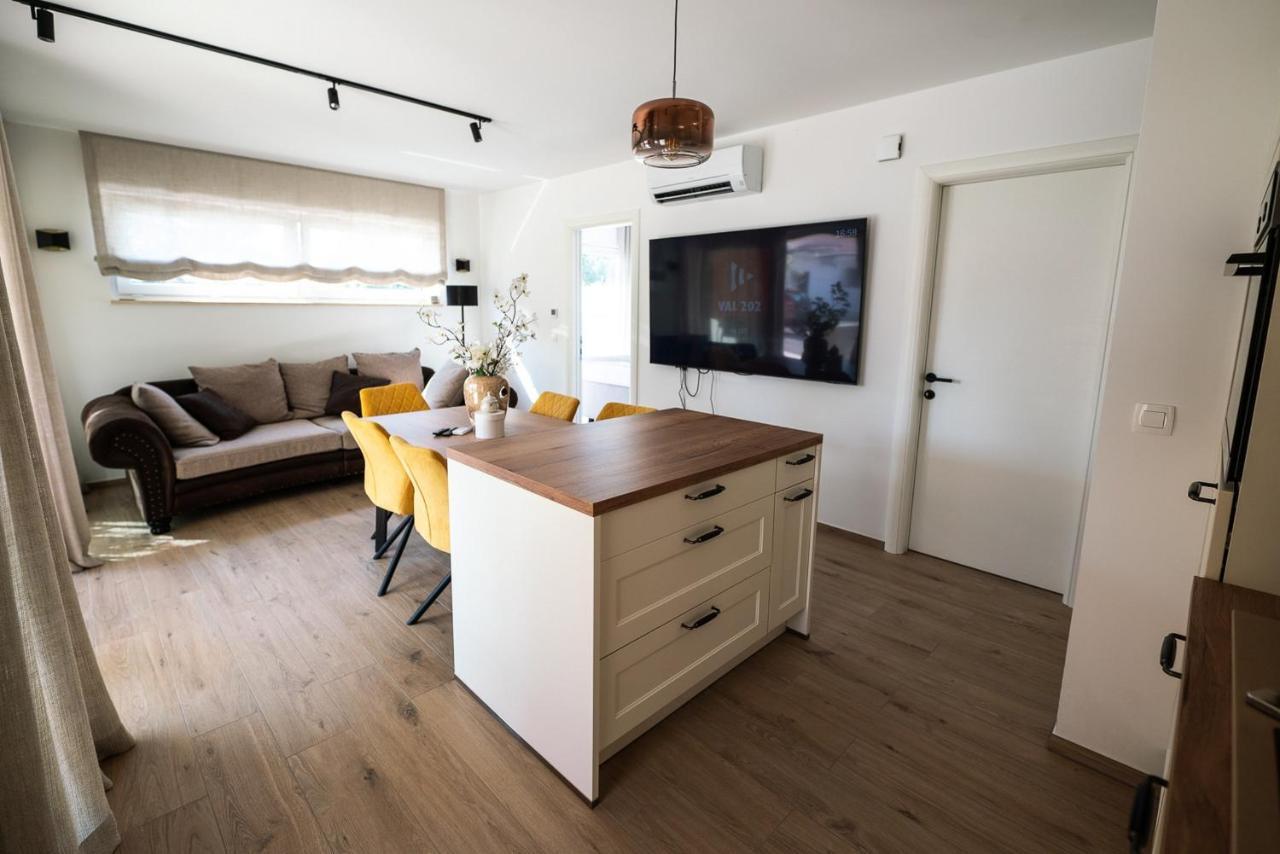 Apartments Kras 24 With Pool Sezana Bagian luar foto