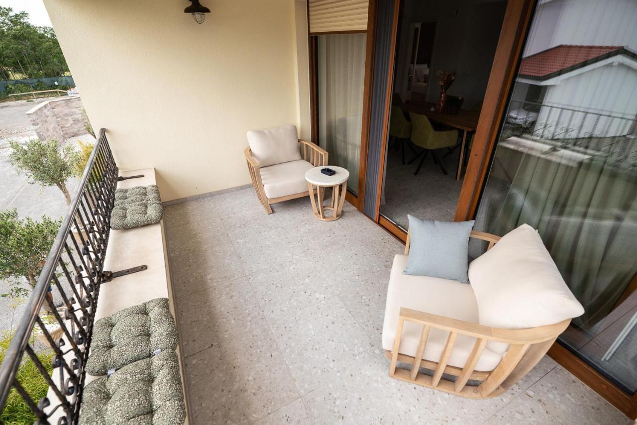 Apartments Kras 24 With Pool Sezana Bagian luar foto